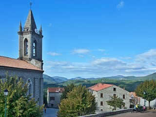 Fototapeta na wymiar Corsica-church in the village Zonza