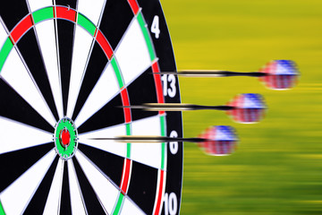 darts,  darts hit the center
