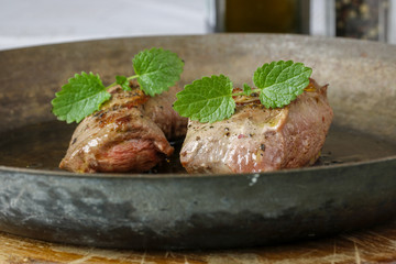 Wildschweinrückensteak