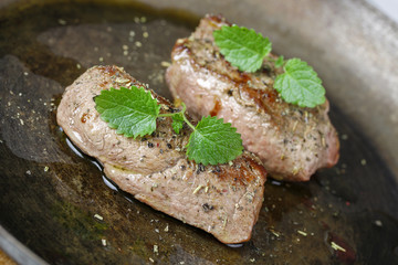 Wildschweinrückensteak