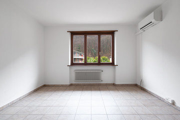 Large empty room with windows