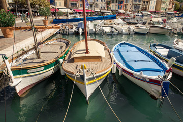 Fototapeta na wymiar boats mediteranean harbor france