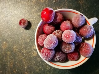 Замороженные вишни.