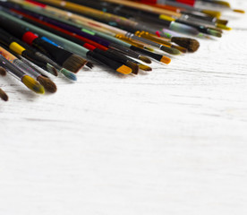 Obraz premium Artist brushes on white wooden background