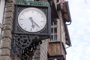 Naklejka premium Retro clock on the wall of the railway station