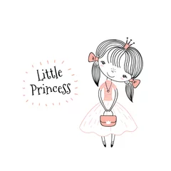 Sierkussen Hand getekende vectorillustratie van een schattige kleine prinses in een roze jurk, met tekst. Geïsoleerde objecten op een witte achtergrond. Lijntekening. Ongevuld overzicht. Ontwerpconcept voor kinderen afdrukken. © Maria Skrigan
