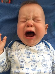 płaczące niemowlę © kattiyo