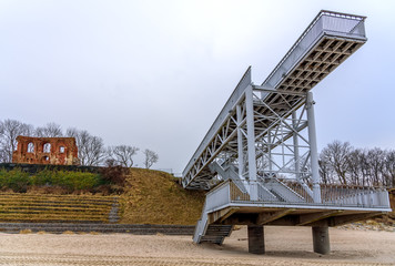 Aussichtplattform, Kirchenruine von Hoff, Ruinen Kirche in Trzesacz