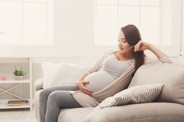 Obraz premium Pensive pregnant woman dreaming about child