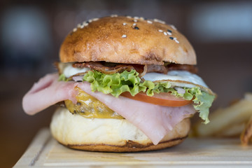 Hamburguer Burguer Cheese bread pork chicken lunch fast dinner vegetable onion american fat barbacoa curry lettuce