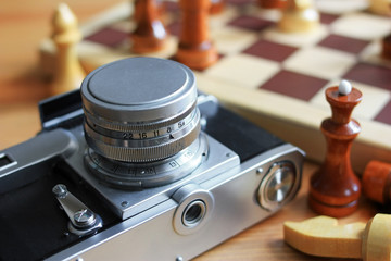 Fototapeta na wymiar Ancient film camera and chess