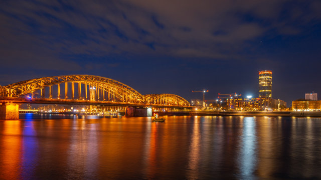 K&ouml;ln Deutzer Br&uuml;ck am abend