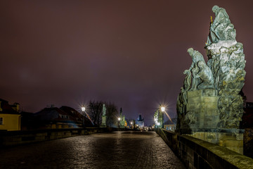 Karlsbrücke Prag zu nächtlicher Stunde