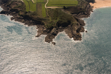 vue aérienne de la côte à Tannée en Bretagne en France