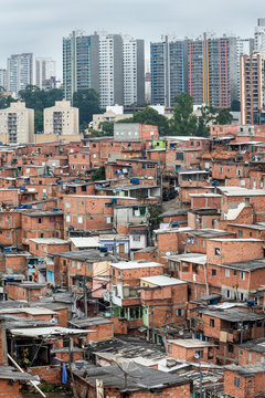 "Paraisopolis" shanty town with high standard buildings in the background.