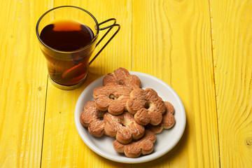 Composition of cup and tiny gateau for tea time