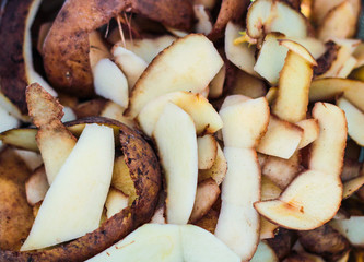 Potato pruning in the mud, peeling potatoes, Texture.