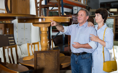 Elderly couple is shopping the old table