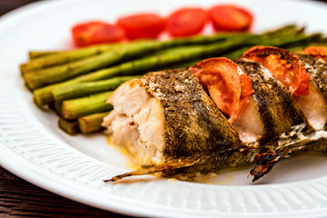 Roasted zander fillet with asparagus and lemon