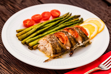 Roasted zander fillet with asparagus and lemon