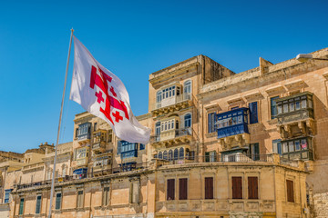 Edifici Maltesi tradizionali nella città di La Valletta