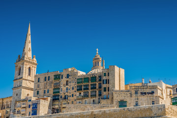 Fototapeta na wymiar Edifici Maltesi tradizionali nella città di La Valletta