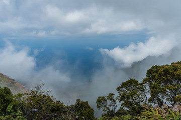 Obraz premium Beautiful Kalalau lookout vista on Kauai, Hawaii