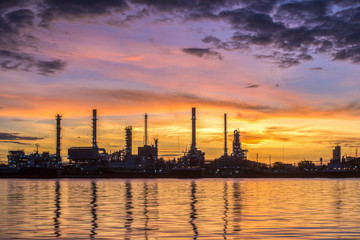 Fototapeta premium Oil and gas refinery at twilight - Petrochemical factory