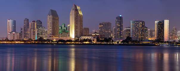 Naklejka premium Śródmieście panoramy miasta San Diego, Kalifornia, USA o świcie