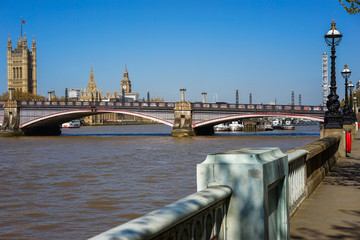 Fototapeta premium View of Palace of Westminster and Big Ben over The Lambeth Bridge