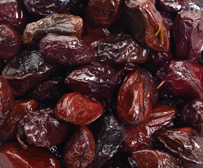 Sun-dried olives with oil and herbs