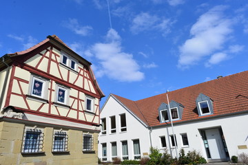 Fototapeta na wymiar Fachwerkhäuser in Poppenhausen im Landkreis Schweinfurt 