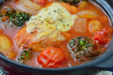 鶏肉のトマト煮込み
