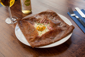 Crêpe bretonne oeuf jambon