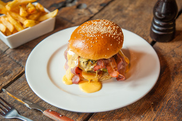 Burger hamburger bacon cheddar fromage