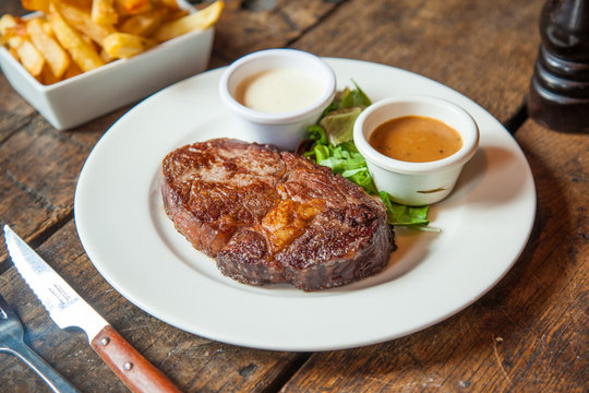 Pav&eacute; boeuf steak frite bistro fran&ccedil;ais