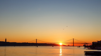 Fototapeta na wymiar Sunset in Portugal against the backdrop of the bridge
