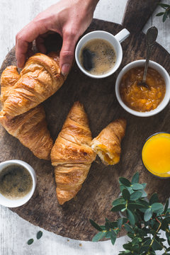 Croissants et Café Pour le Petit Déjeuner ou le Brunch