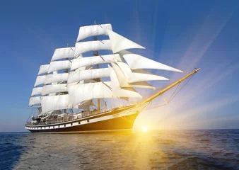 Papier Peint photo Lavable Naviguer Sailing ship and sun rays. Sailing. Yachting