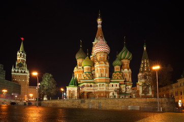 Fototapeta na wymiar Cathedral of the Intercession of the virgin on the Moat (St. Basil's Cathedral) and the Spasskaya tower of the Moscow Kremlin in the winter evening, Russia