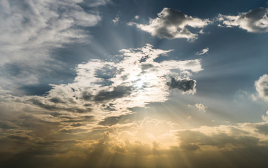 Fototapeta premium Sun rays through clouds like an dramatic explosion