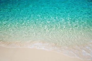 Papier Peint photo Eau Wave of tropical sea beach on white sand