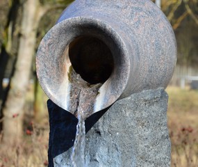 Brunnen, Wasser und Krug