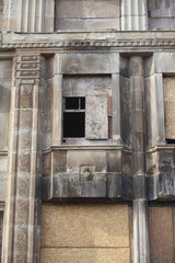 Fototapeta na wymiar Verrameltes Fenster, Brandschaden