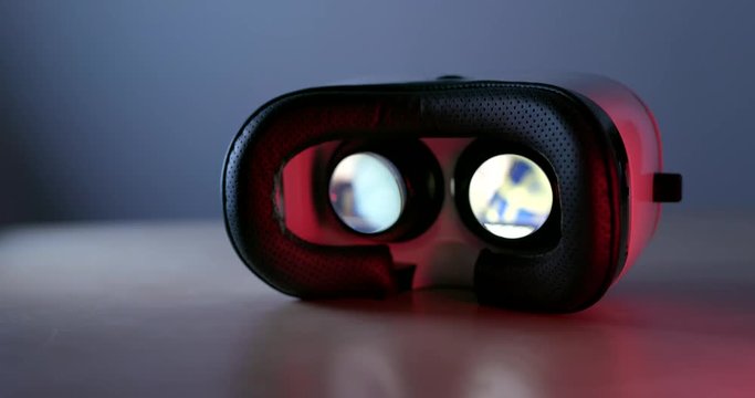 VR device with red light