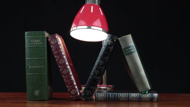 livre ancien en mouvement