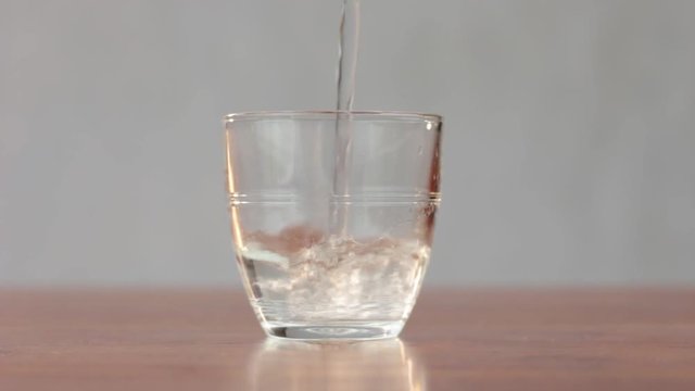 verre d'eau rempli
