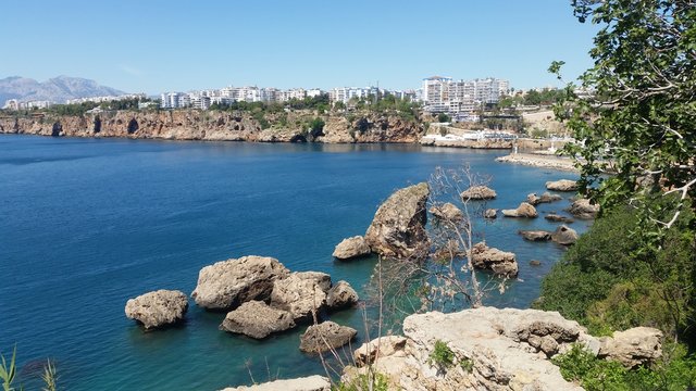 Antalya limanı ve falezler.