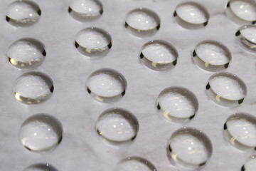 Round glass lenses for the production of optical systems on white paper