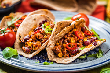 Chilli con carne und frische selbstgemachte Tortillas